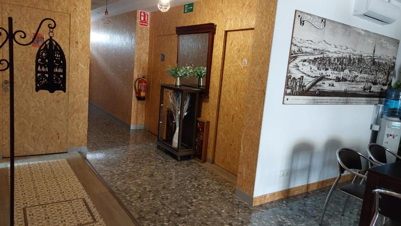 Italica Hostel Santiponce Bagian luar foto